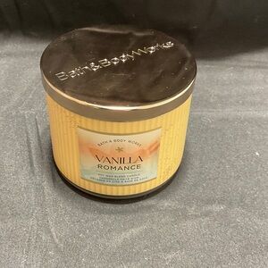 Bath & Body Works Vanilla Romance Candle - Yellow